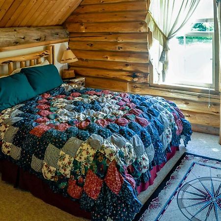 Log Home On Lopez-Spencer Spit Port Stanley Екстер'єр фото