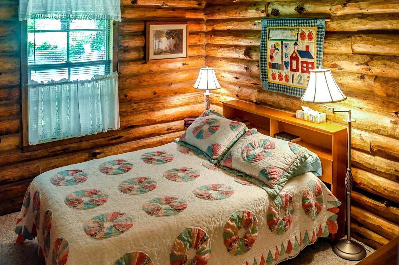 Log Home On Lopez-Spencer Spit Port Stanley Екстер'єр фото