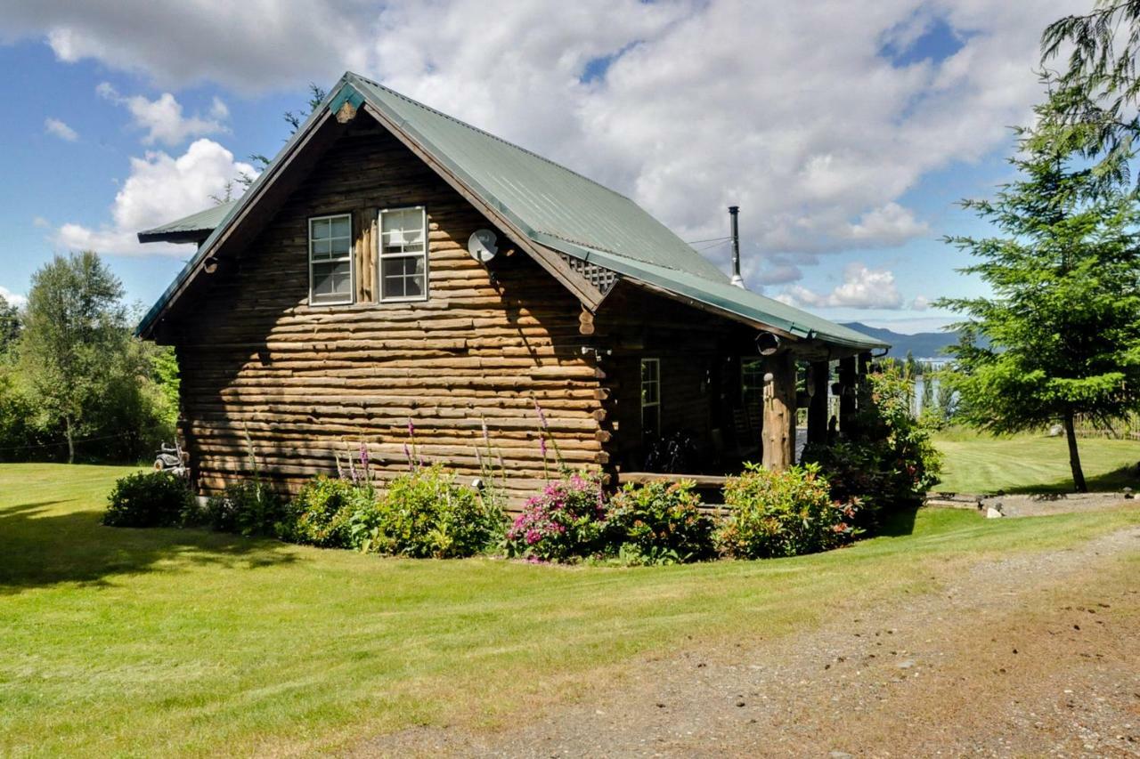 Log Home On Lopez-Spencer Spit Port Stanley Екстер'єр фото